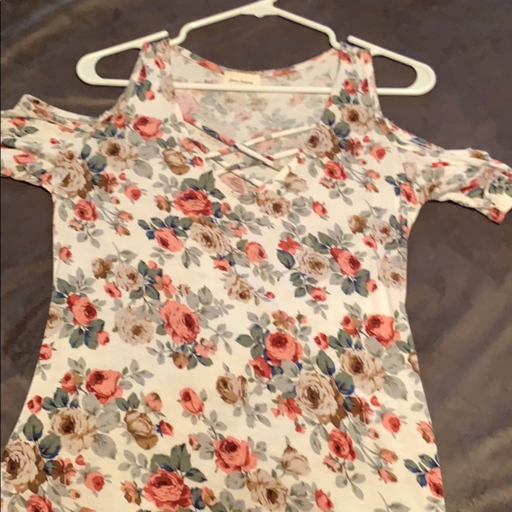 Floral tank with shoulder cutout